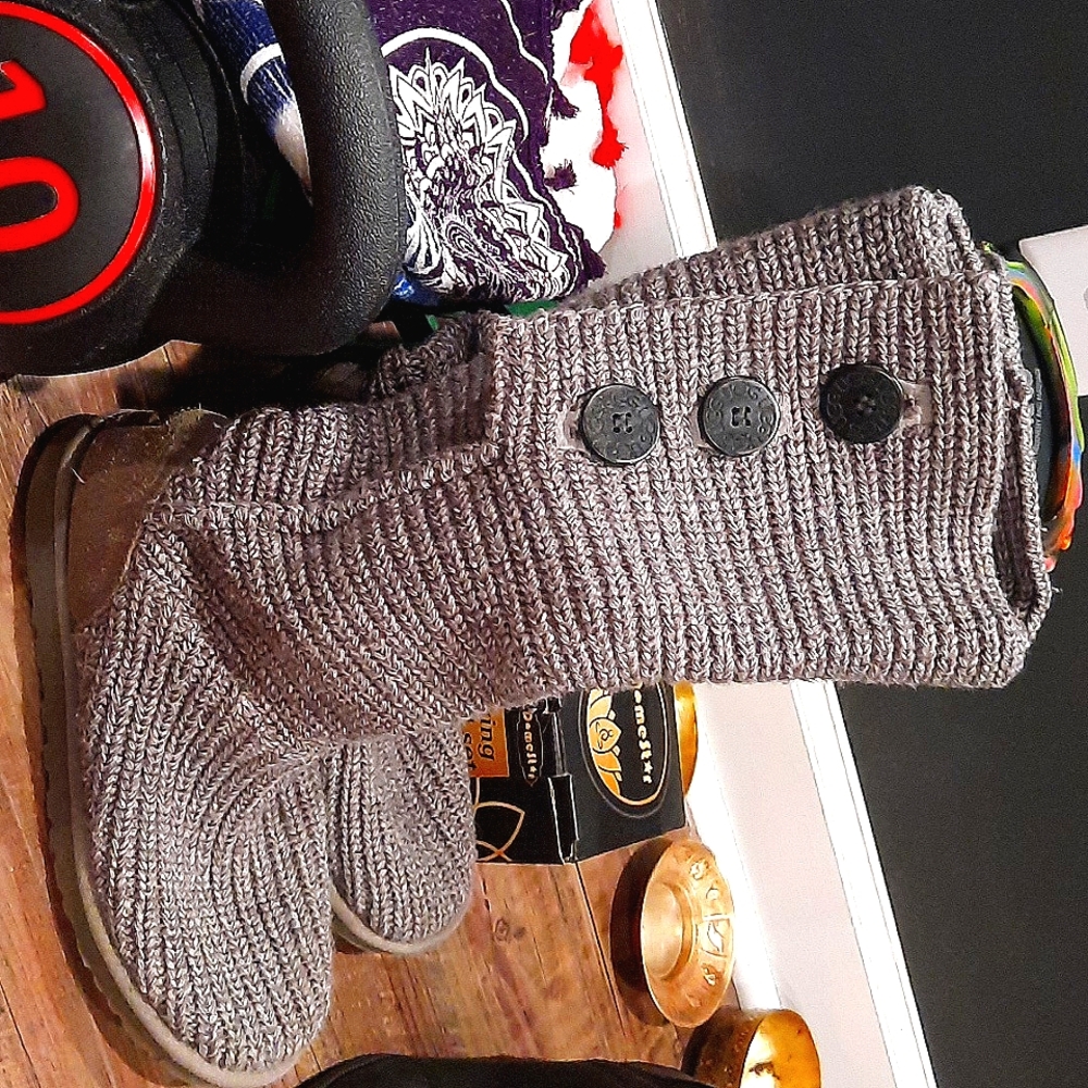 Ugg classic Cardy boot gray size 9
